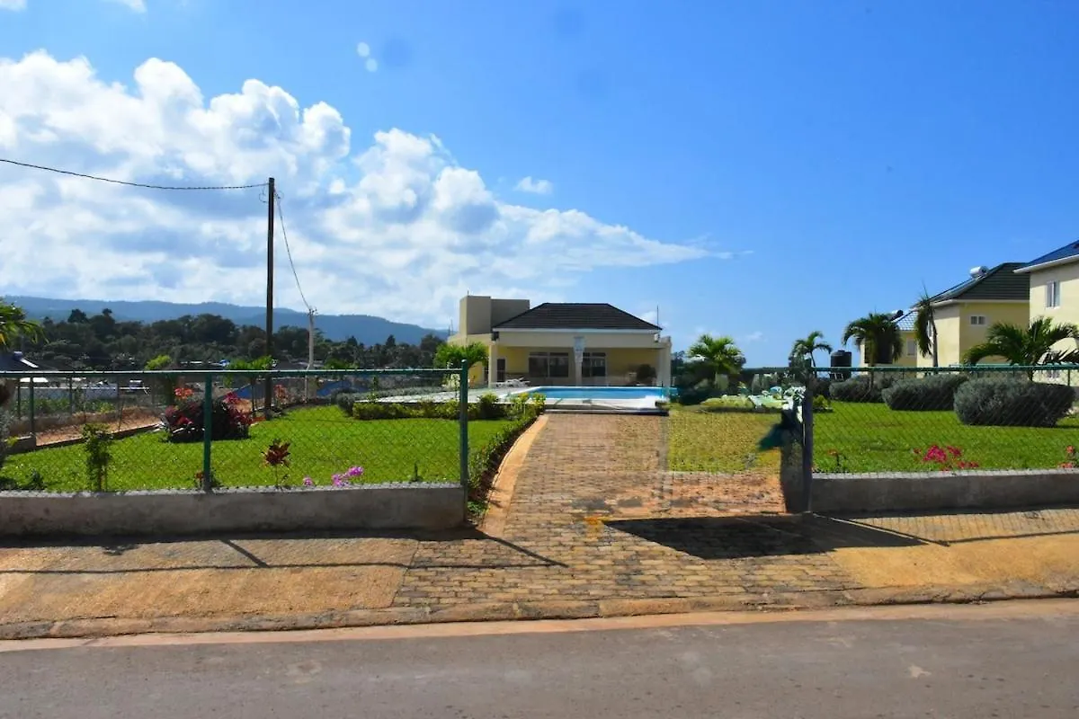 Experience Luxury & Serenity-Your Perfect Getaway Ocho Rios